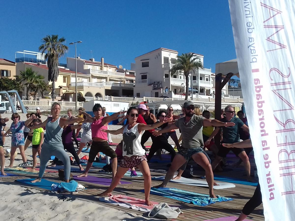 hatha vinyasa yoga hibernis mare mil palmeras pilar de la horadada playa de invierno