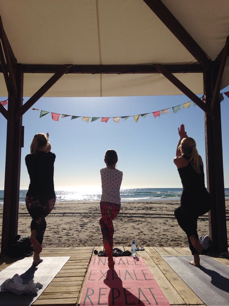 hibernis mare playa invierno pilar de la horadada mil palmeras hatha yoga