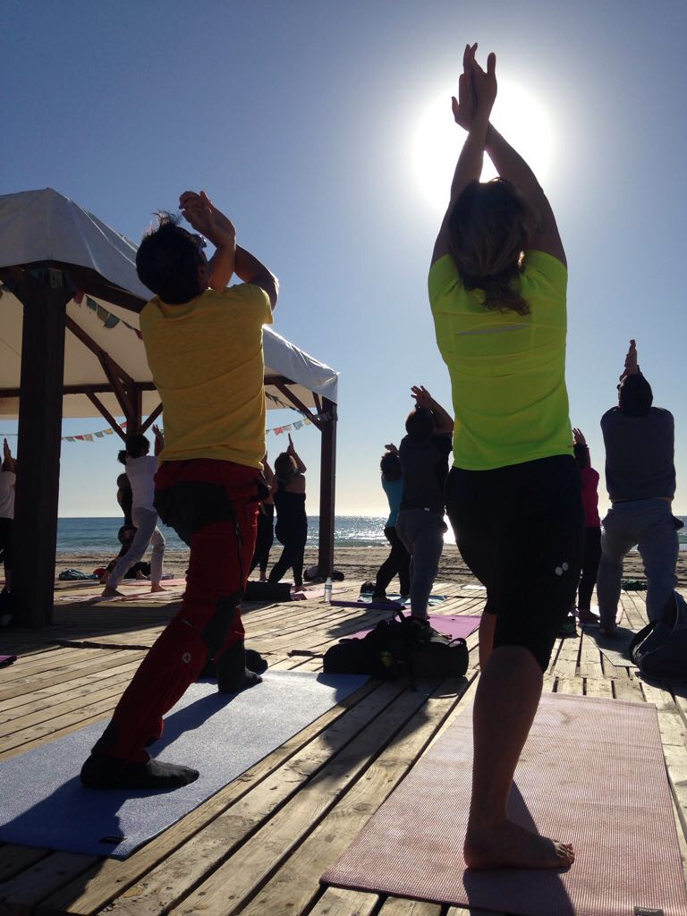 hibernis mare playa invierno pilar de la horadada mil palmeras hatha yoga