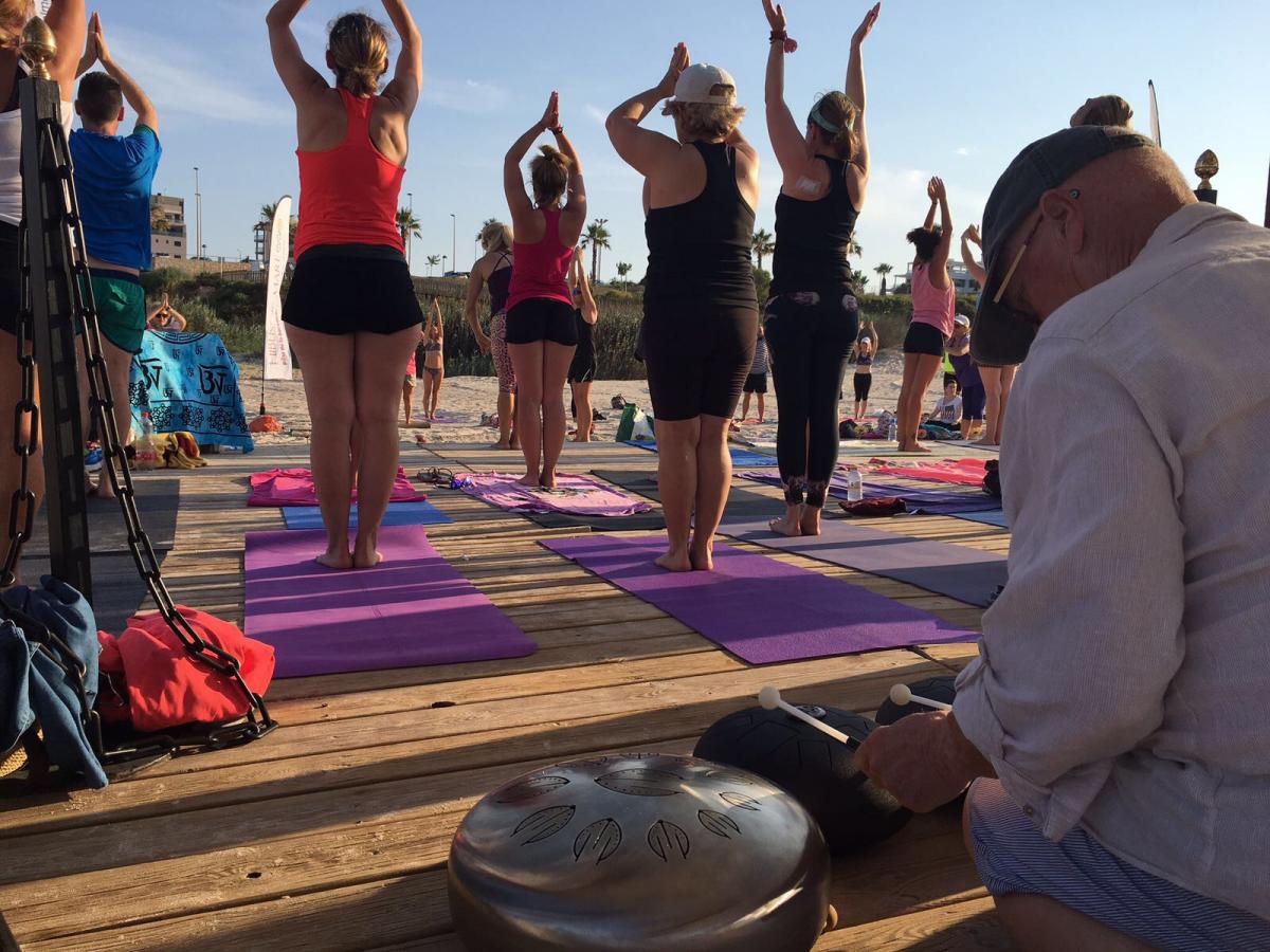 108 saludos al sol hibernis mare mil palmeras pilar de la horadada