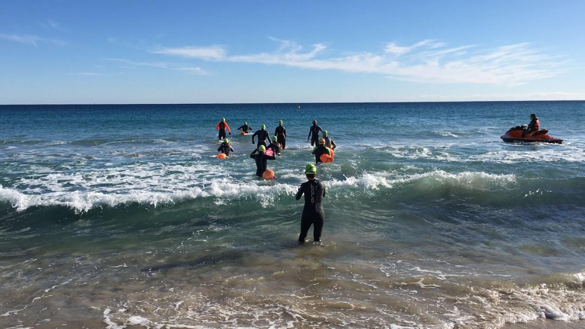 swimmers meeting point hibernis mare mil palmeras pilar de la horadad
