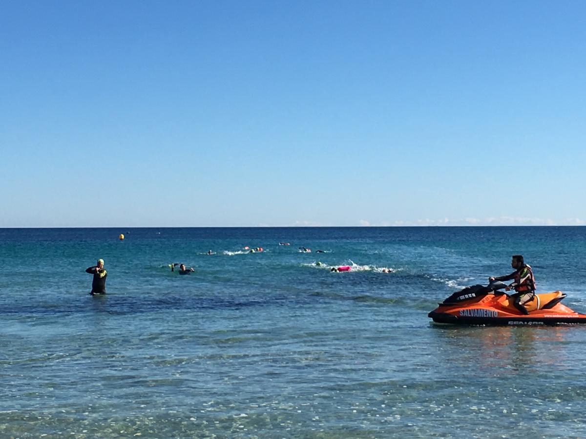 swimmers meeting point hibernis mare mil palmeras pilar de la horadad