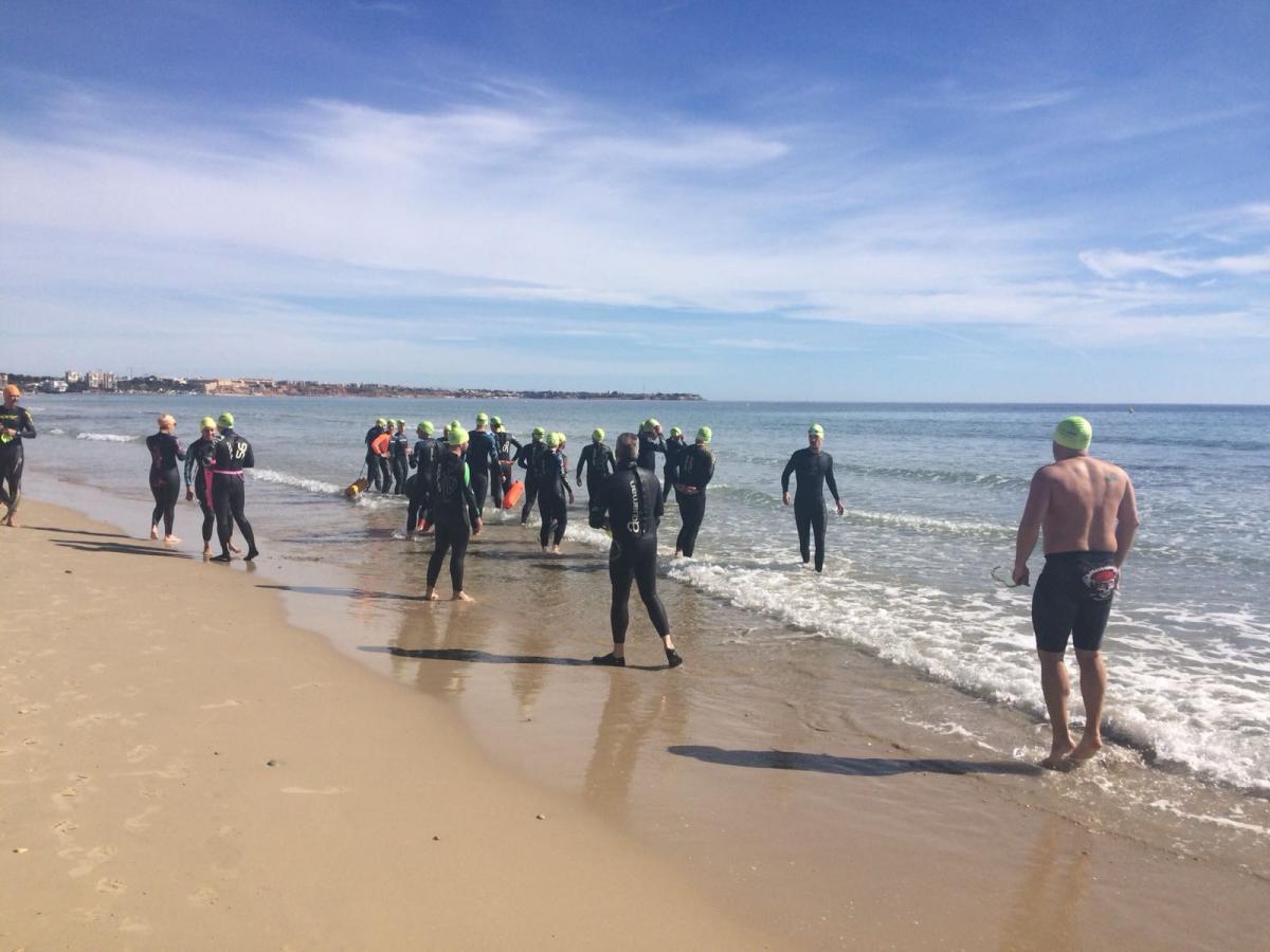 swimmers meeting point hibernis mare mil palmeras pilar de la horadad