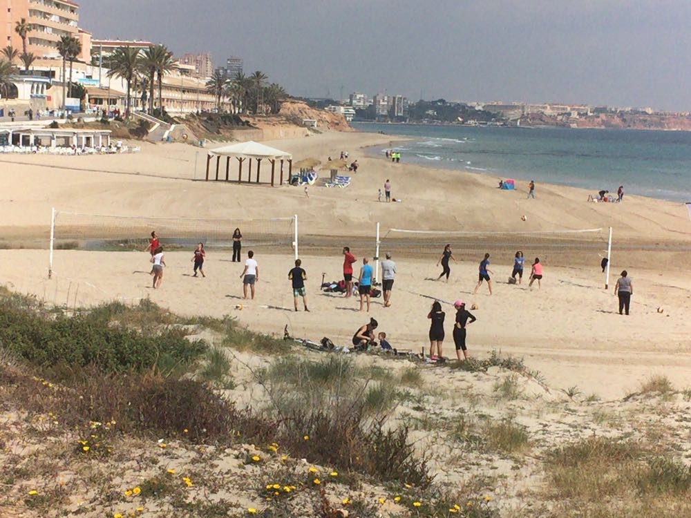 hibernis mare playa invierno pilar de la horadada mil palmeras voley